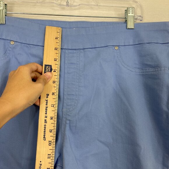 NWT Chico’s Pull-On Capri Pants Blue Size 14 Stretch Cotton Blend Casual - Picture 6 of 9